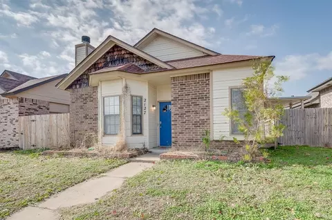 2127 Lonnie Ln, Moore, OK 73170