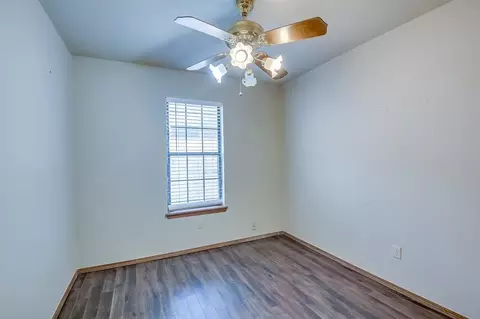 Bedroom - 2127 Lonnie Ln, Moore, OK 73170 photo 2 of 9