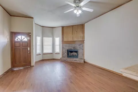 Living - 2127 Lonnie Ln, Moore, OK 73170 photo 5 of 6