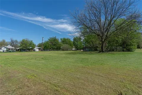 410 W Comanche St, Lindsay, OK 73052