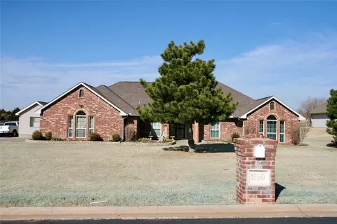 1560 Twin Spires Trl, Guthrie, OK 73044