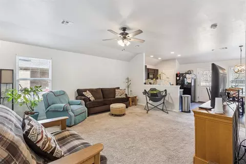 10124 Sussex Pl, The Village, OK 73120