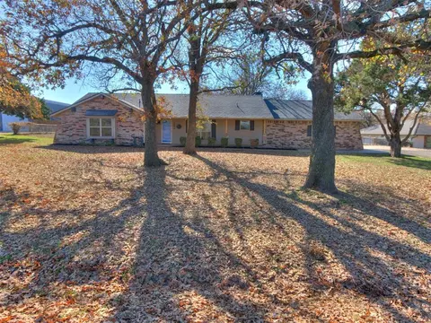 312 Atchley Dr, Edmond, OK 73034