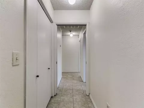Entry Way - 3104 N Pinecrest Dr, Bethany, OK 73008 photo 2 of 2