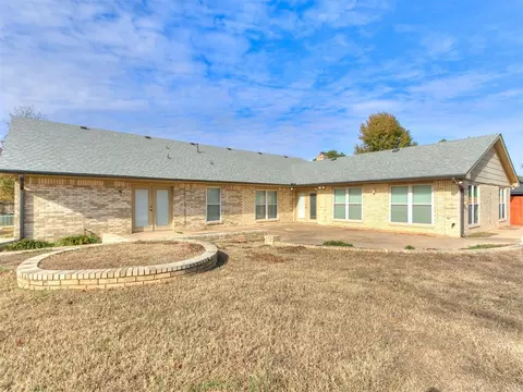 Exterior - 3104 N Pinecrest Dr, Bethany, OK 73008 photo 2 of 2