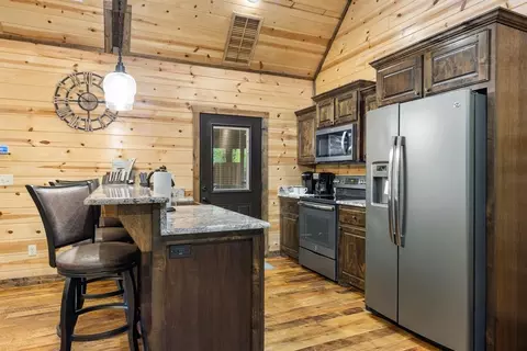 Kitchen - 186 W Eagle Mountain Trl, Broken Bow, OK 74728 photo 2 of 4