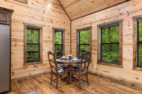 Dining - 186 W Eagle Mountain Trl, Broken Bow, OK 74728 photo 1 of 2