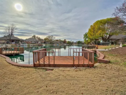 8204 NW 68th Pl, Oklahoma City, OK 73132