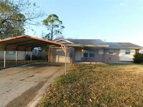 1421 N Norman Ave, Moore, OK 73160