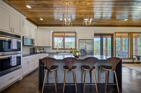 Kitchen - 34 N Twisted Pine Trl, Broken Bow, OK 74728 photo 2 of 4
