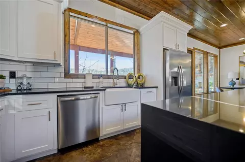 Kitchen - 34 N Twisted Pine Trl, Broken Bow, OK 74728 photo 4 of 4