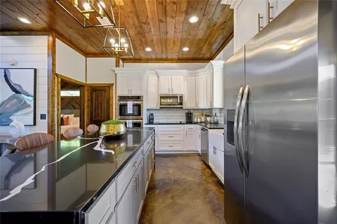 Kitchen - 34 N Twisted Pine Trl, Broken Bow, OK 74728 photo 3 of 4