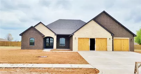 3508 Scissortail Ln, Chickasha, OK 73018
