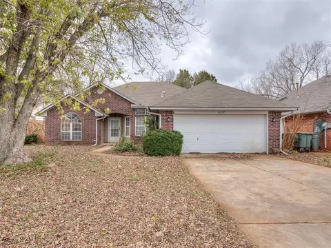 637 Old English Rd, Edmond, OK 73003