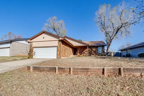 11817 Hollyrock Dr, Yukon, OK 73099
