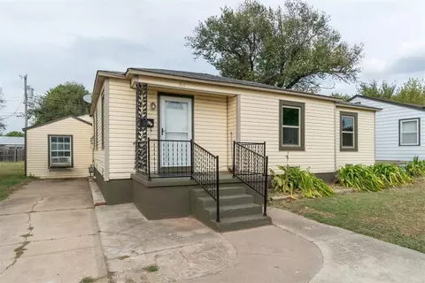 311 E Grumman Dr, Midwest City, OK 73110