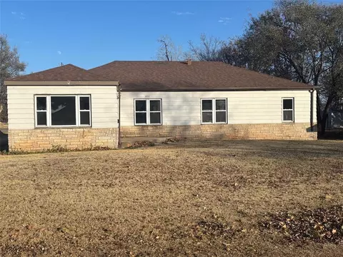 302 S Elk Ave, Elk City, OK 73644
