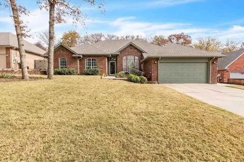 804 N Creek Dr, Edmond, OK 73034