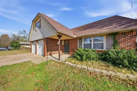 416 S English St, Moore, OK 73160