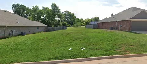 7054 Richardson Ct, Warr Acres, OK 73132