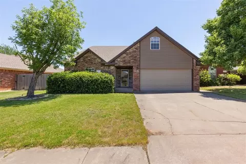 316 SE 6th St, Moore, OK 73160