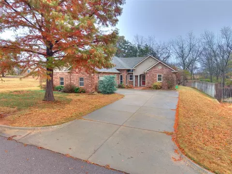 661 Lakeside Dr, Noble, OK 73068