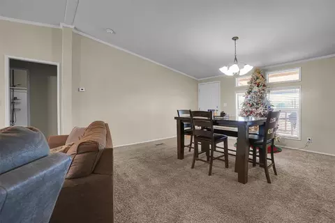 121 S Sycamore Ave, Erick, OK 73645 photo 9