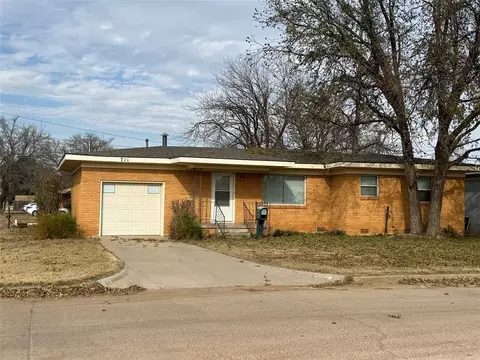 711 W Martha St, Altus, OK 73521