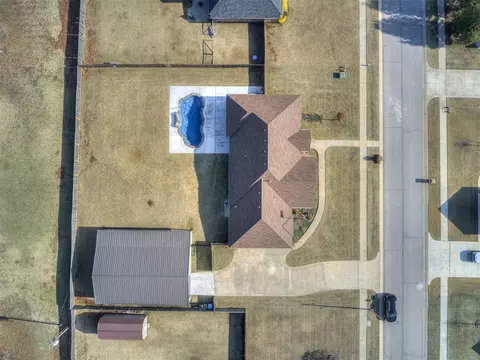 View/Area - 509 Cantebury Dr, Tuttle, OK 73089 photo 2 of 3