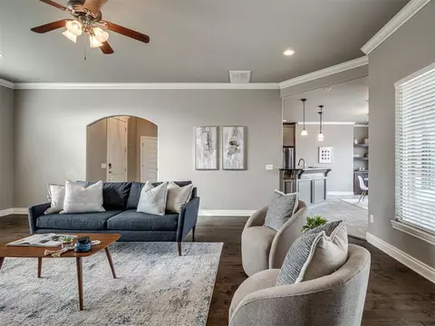 Living - 509 Cantebury Dr, Tuttle, OK 73089 photo 5 of 5
