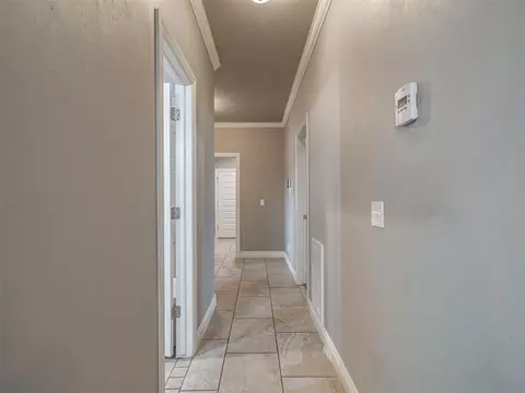 Entry Way - 509 Cantebury Dr, Tuttle, OK 73089 photo 2 of 5