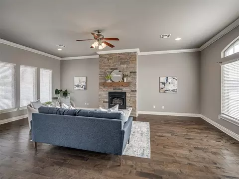 Living - 509 Cantebury Dr, Tuttle, OK 73089 photo 1 of 5