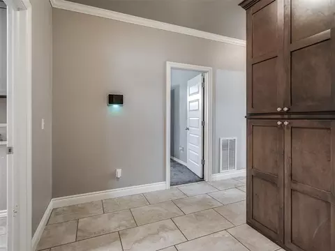 Entry Way - 509 Cantebury Dr, Tuttle, OK 73089 photo 4 of 5