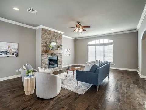 Living - 509 Cantebury Dr, Tuttle, OK 73089 photo 4 of 5