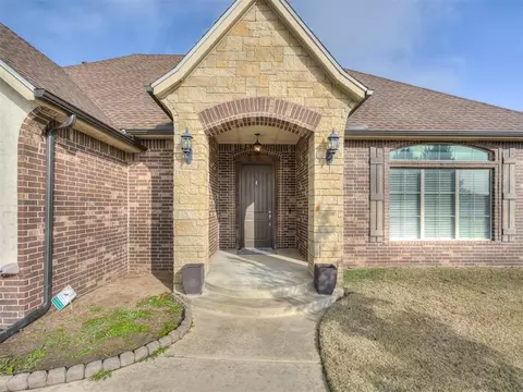 Exterior - 509 Cantebury Dr, Tuttle, OK 73089 photo 2 of 4