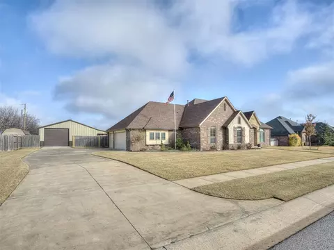 Exterior - 509 Cantebury Dr, Tuttle, OK 73089 photo 3 of 4