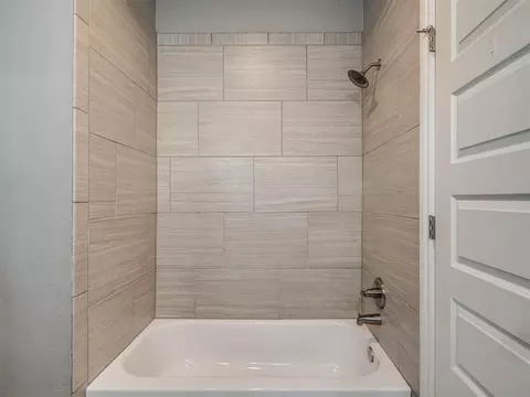 Bath - 509 Cantebury Dr, Tuttle, OK 73089 photo 7 of 7