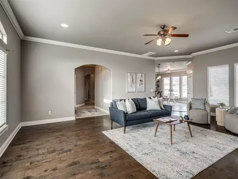 Living - 509 Cantebury Dr, Tuttle, OK 73089 photo 3 of 5