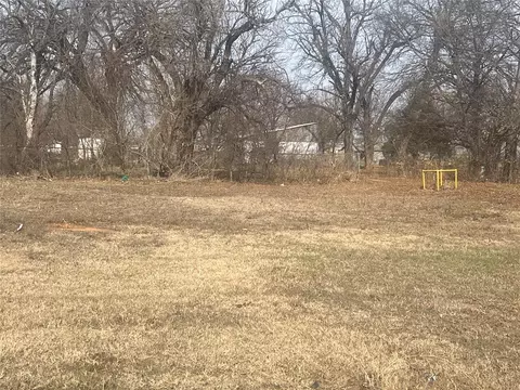 928 W Delaware Ave, Chickasha, OK 73018