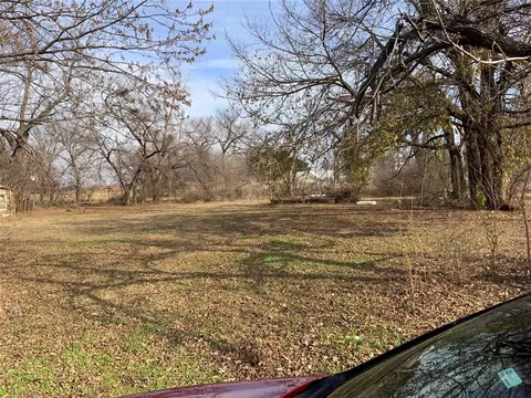 624 N 8th St, Chickasha, OK 73018