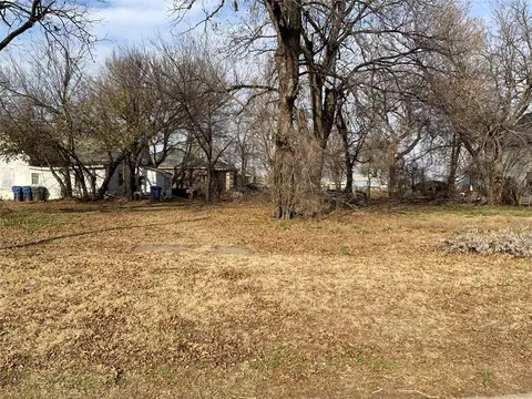 624 W Michigan Ave, Chickasha, OK 73018