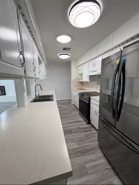 Kitchen - 300 NW Sequoyah Ln, Altus, OK 73521 photo 1 of 1