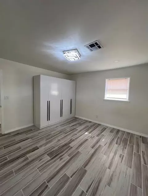 Bedroom - 300 NW Sequoyah Ln, Altus, OK 73521 photo 1 of 2