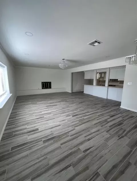 Living - 300 NW Sequoyah Ln, Altus, OK 73521 photo 2 of 3