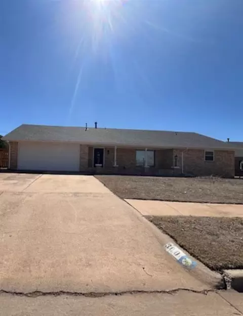 300 NW Sequoyah Ln, Altus, OK 73521