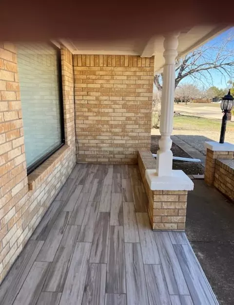 Exterior - 300 NW Sequoyah Ln, Altus, OK 73521 photo 1 of 1