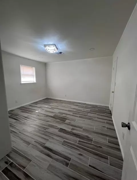 Bedroom - 300 NW Sequoyah Ln, Altus, OK 73521 photo 2 of 2