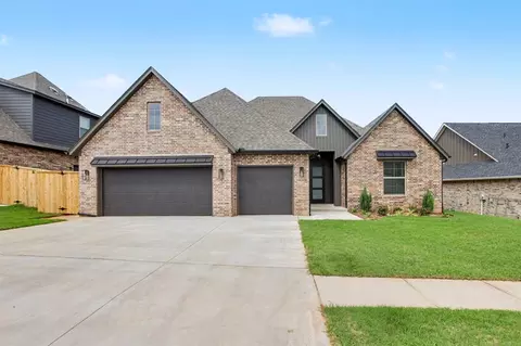 10401 Two Lakes Dr, Yukon, OK 73099