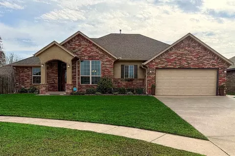 534 W Pine Rose Court Way, Mustang, OK 73064