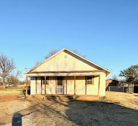 807 N Meta St, Cordell, OK 73632
